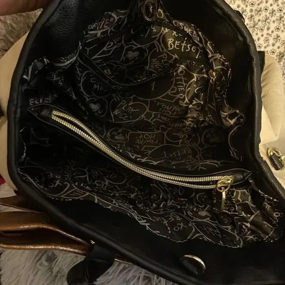 Y2K vintage betsey johnson black quilted roses bow crossbody/satchel/purse bag - Picture 7 of 10